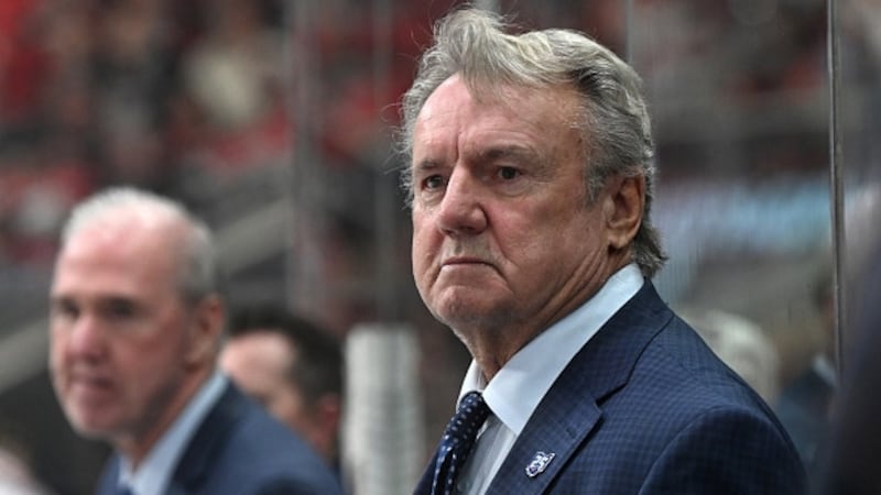 Bowness agrees to extension two days after ripping into Blue Jackets