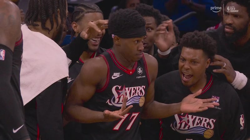 VJ Edgecombe hits Jordan shrug after wild and-1 for 76ers