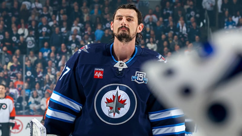 Cheveldayoff on Hellebuyck: 'You don't become an elite player in this league unless you have that kind of emotion'
