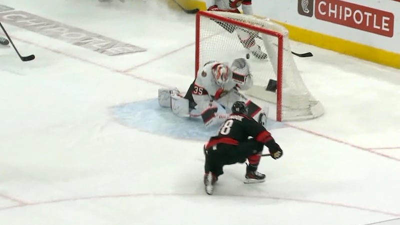 Must See: Ullmark robs Hall, Martinook with unreal saves in second period