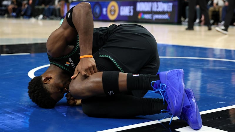 Anthony Edwards helped to the locker room after awkward landing