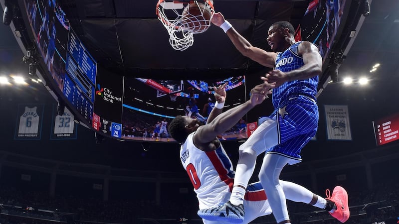 Must See: Jamal Cain dunks all over Jalen Duren then stares him down