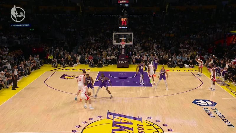 LeBron drops fastbreak dime to Hachimura for Lakers jam