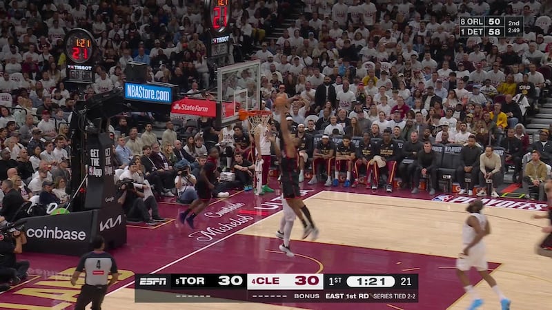 Scottie Barnes with a filthy slam over Donovan Mitchell