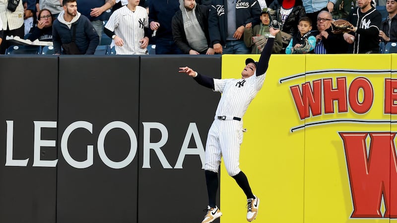 Aaron Judge robs O's of a HR with leaping catch at wall
