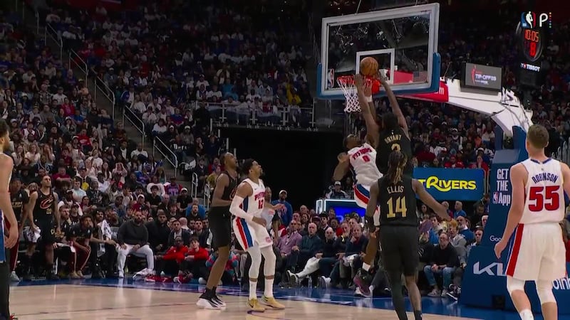 Jalen Duren protects the rim with big block for Pistons