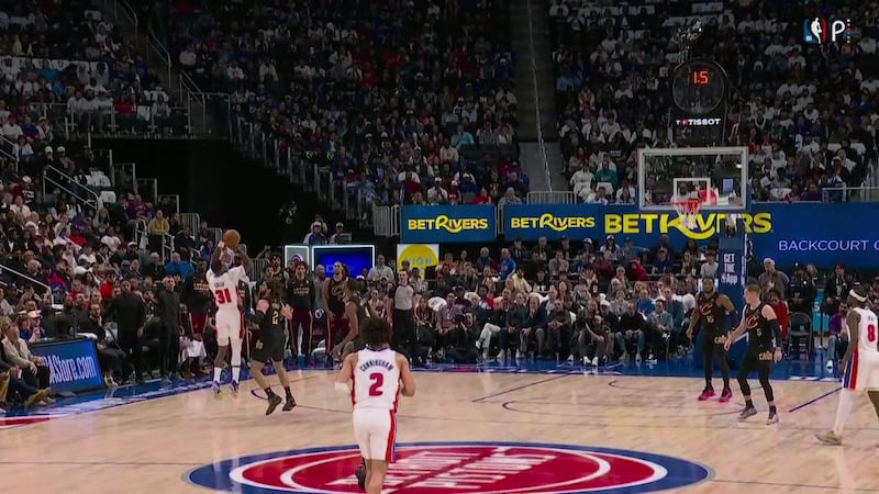 Javonte Green beats 1st-quarter buzzer with a deep 3