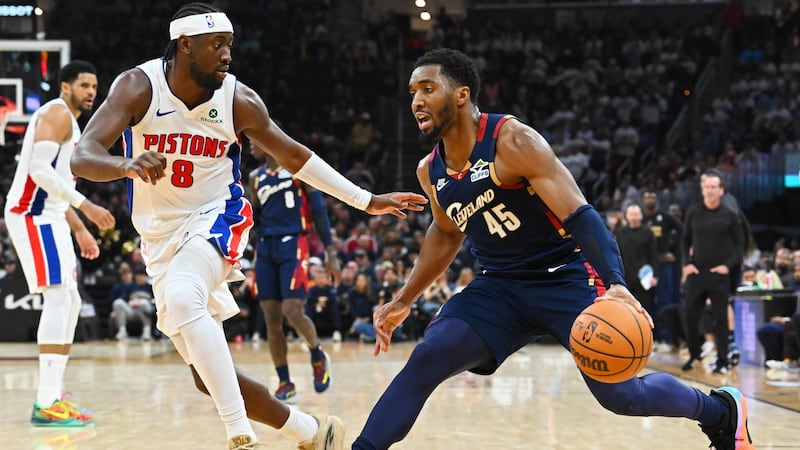 Cleveland's Mitchell ties playoff record with 39 of his 43 points in second half