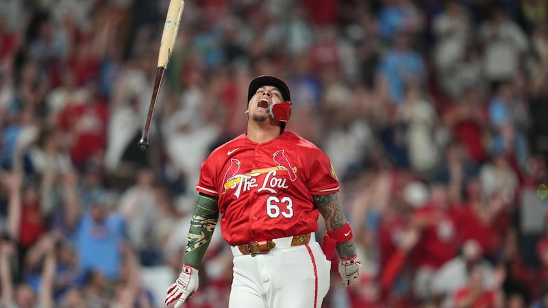 Yohel Pozo celebrates Cards' walk-off in 11th with bat flip
