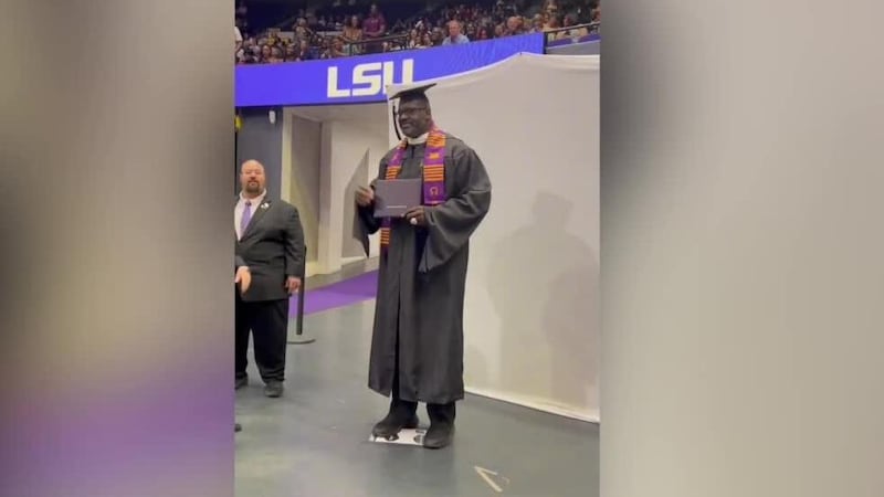 Shaq roasts Barkley as he graduates with his Masters degree at LSU