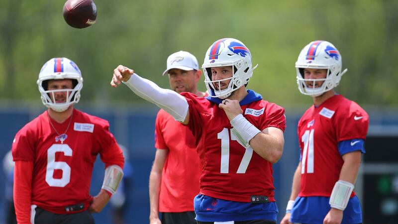 'He's very fun to throw to': Allen enjoying the early chemistry with Moore