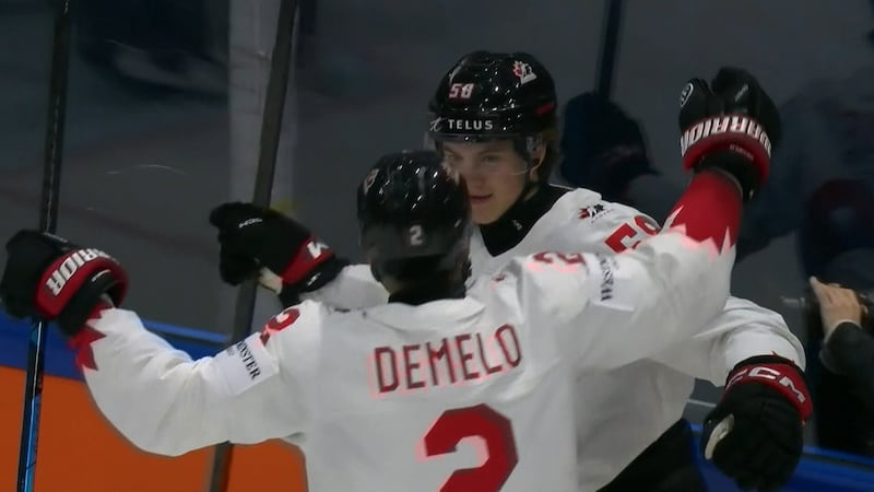 Finnie tips in first career World Hockey Championship goal to make it 3-0 Canada