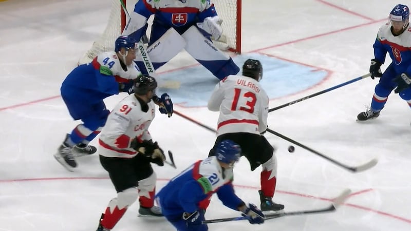 Vilardi bats puck out of the air on the power play to give Canada the lead