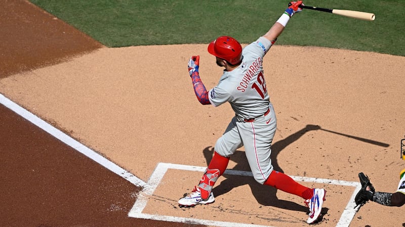 Kyle Schwarber hammers his MLB-leading 21st homer for Philly
