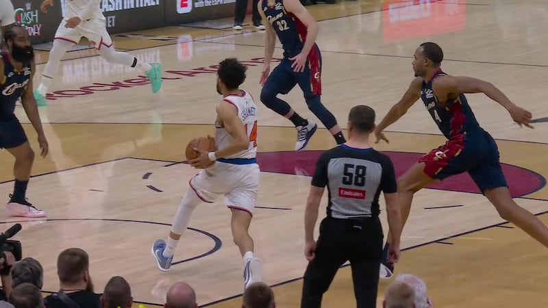 Landry Shamet elevates for a jam