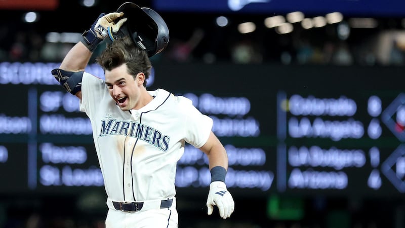 Cole Young walks it off in the 10th for Mariners to beat Mets
