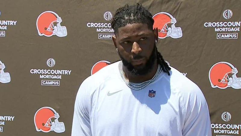 How ESPN, Schefter alerted Browns' Alex Wright to Myles Garrett's trade to Rams