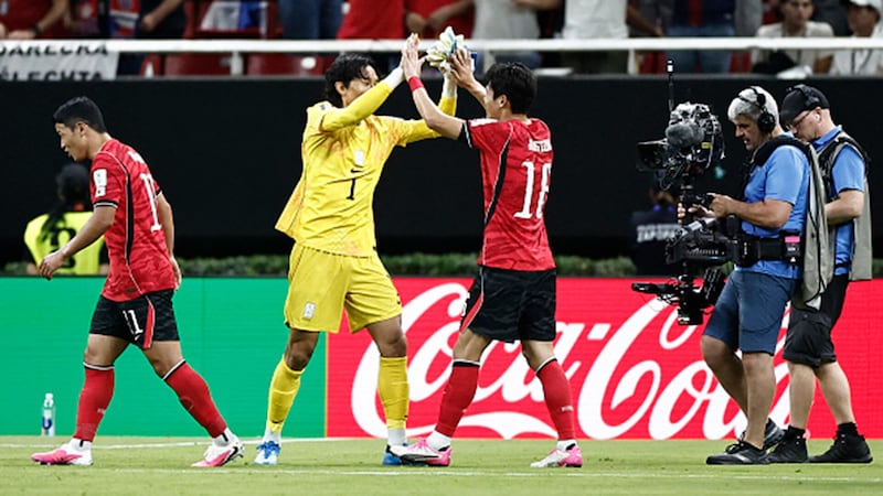Must See: Kim Seung-Gyu makes unbelievable diving save against Czechia