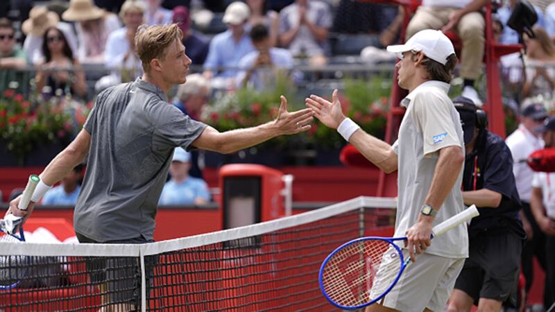 De Minaur improves to 6-0 against Shapovalov with dominant win at Queen’s Club