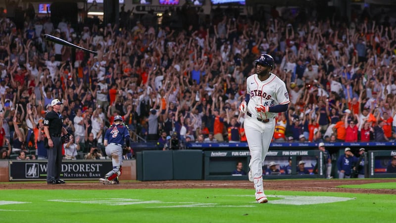Yordan Alvarez blasts walk-off HR for Astros