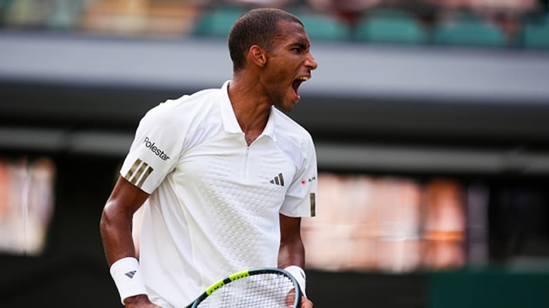 Auger-Aliassime survives Davidovich Fokina in five-set thriller to reach quarter-finals