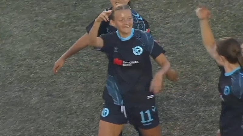 Must See: 'Oh god, what a banger' - Rapid's Waite scores unreal volley from distance