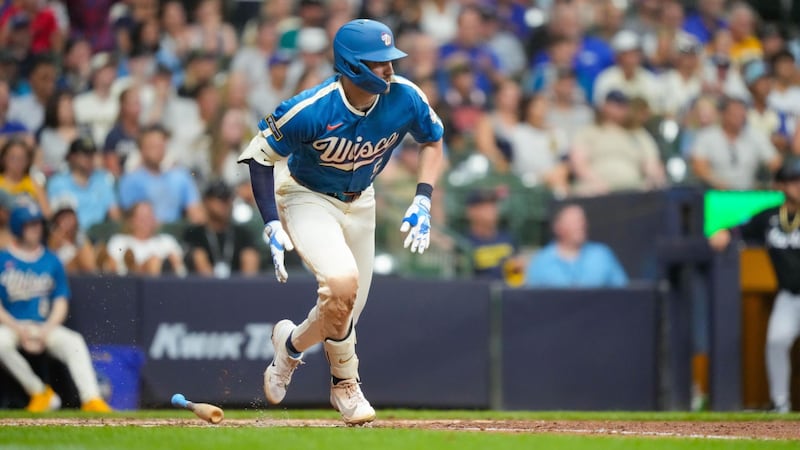 Brewers walk it off in 10th vs. Marlins