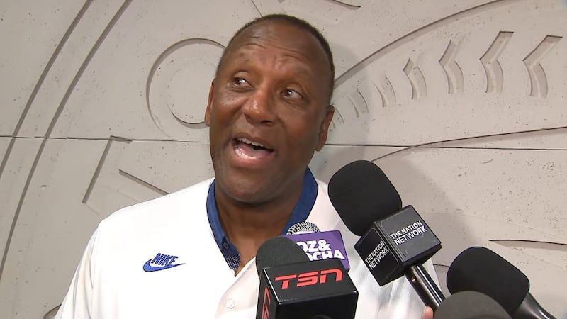 Carter, Blue Jays greats honoured by statue to commemorate World Series titles
