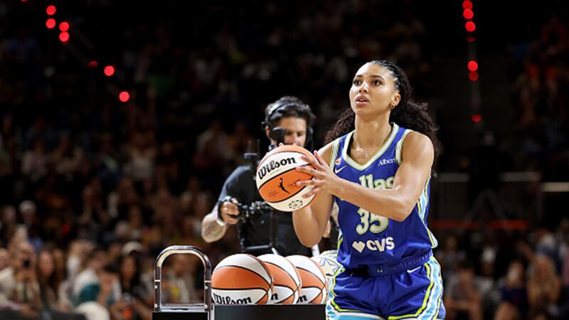 Wings rookie Fudd beats Canadian sharpshooter Carleton to win 3-point contest