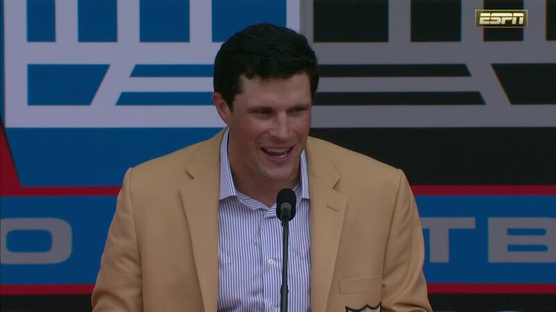 Kuechly showered with 'Luuuke' chants by Panthers fans during HOF speech