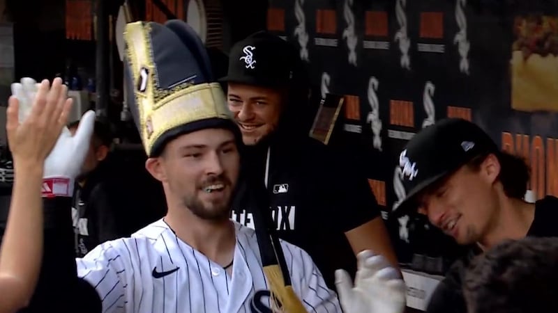 Brenton Doyle dons pope hat after HR as part of White Sox's 'Pope Night'