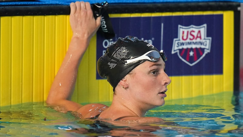 Summer McIntosh wins silver in 200m freestyle at Pan Pacific Championships