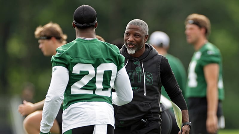 Jets running back Breece Hall suffers groin strain during practice
