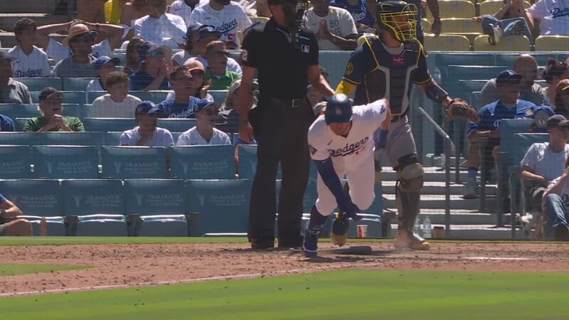 Max Muncy slips and slides in the batter's box