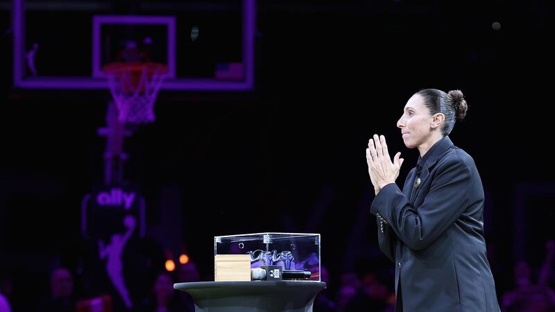 Diana Taurasi gets inducted in the Phoenix Mercury Ring of Honor