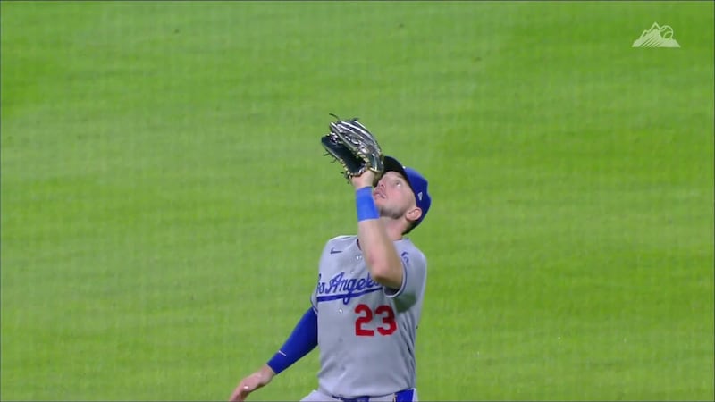 Kyle Tucker has an ugly drop in right field