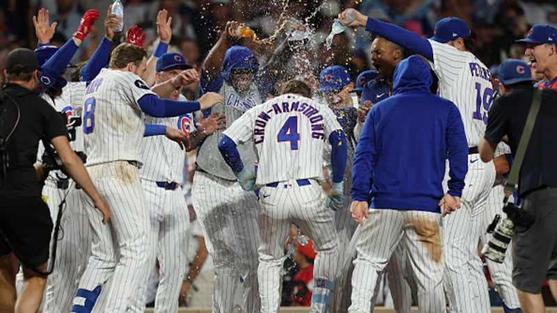 MLB: White Sox 5, Cubs 7 (10)