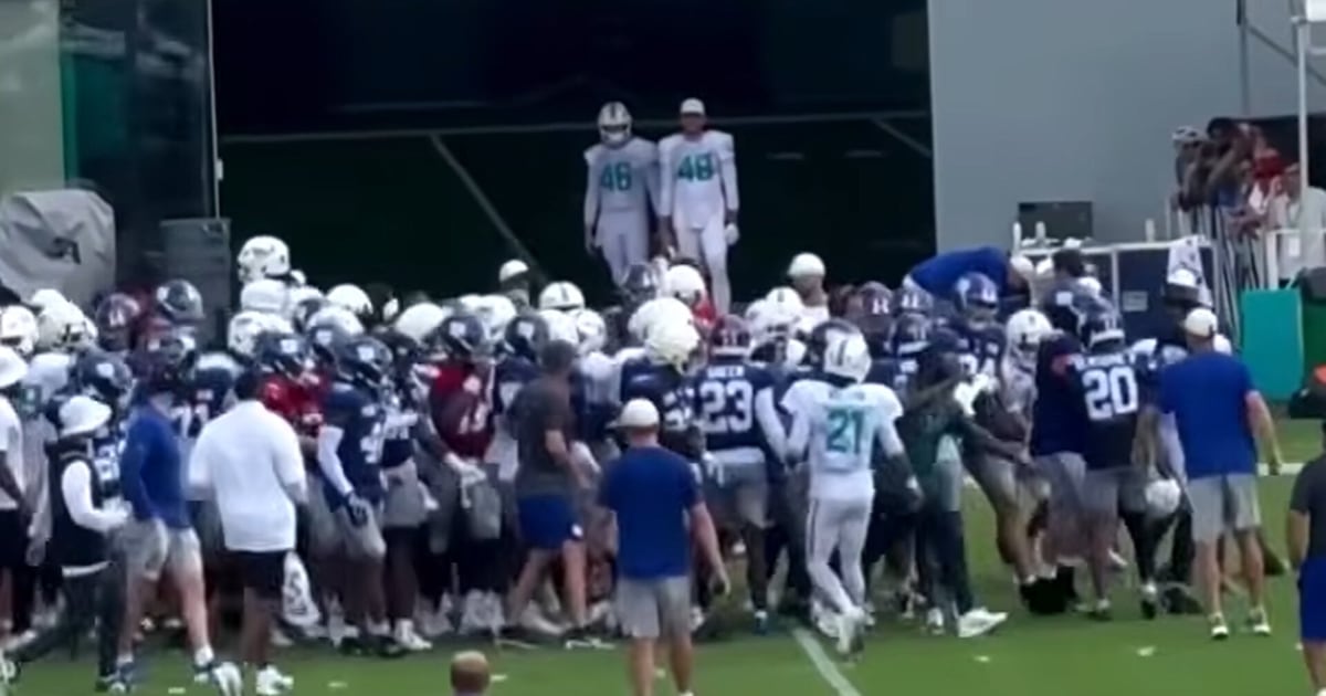 Image accompanying coverage of Cousins Hits 300-TD Milestone as Raiders Dominate Dolphins in Klint Kubiak’s Head Coaching Debut