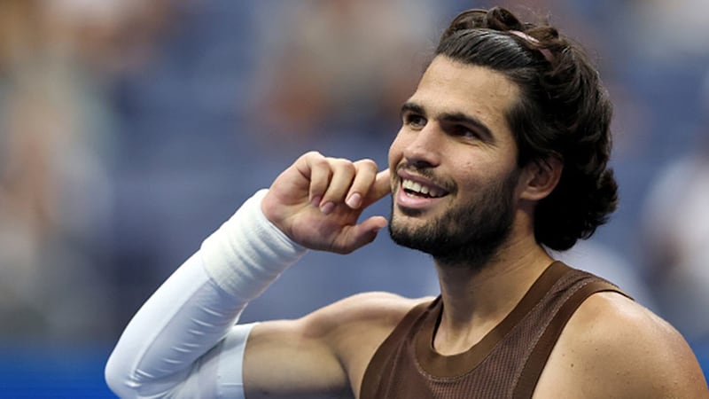 Alcaraz returns with a statement win over Safiullin to begin his US Open title defence