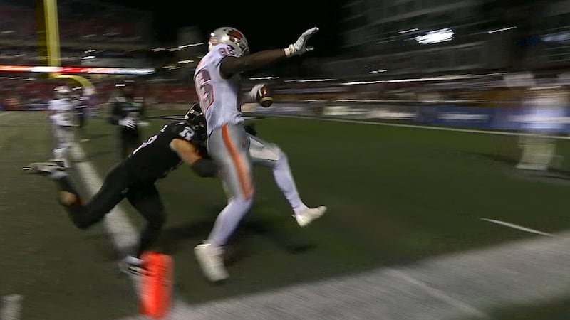 Cottoy breaks the tackle and scores the TD to extend the Lions' lead