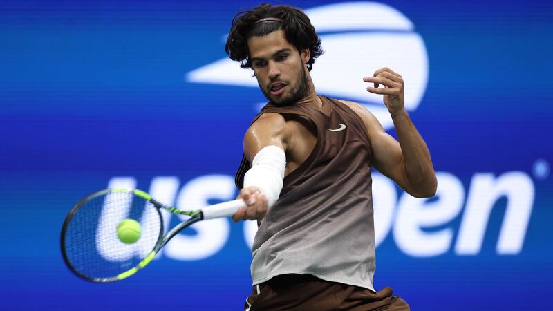 Carlos Alcaraz wows US Open crowd with a great point