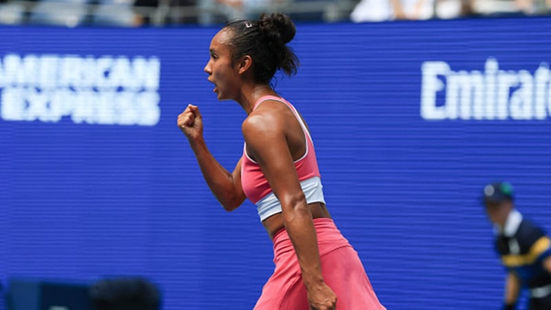 Must See: 'O Canadaaaaa!' - Single fan serenades Fernandez between games at US Open