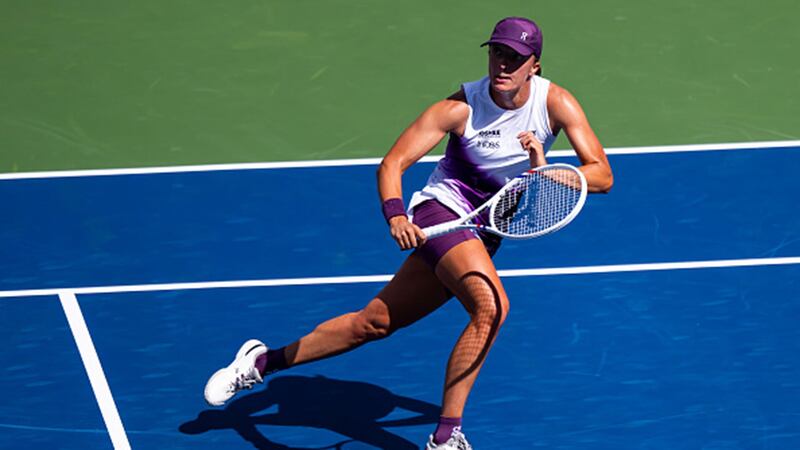 Swiatek needs two tiebreaks to get past Bouzkova