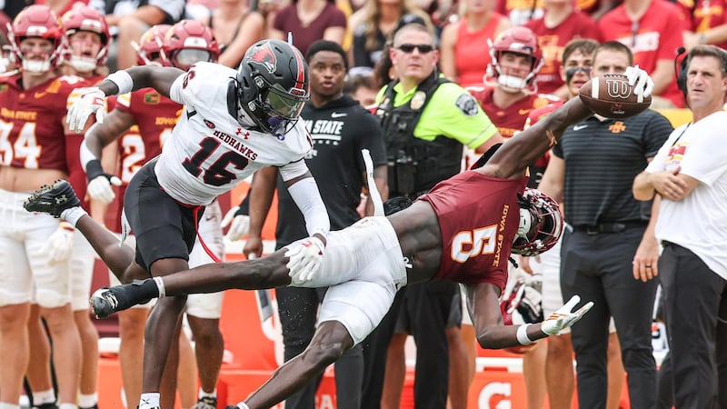Must See: Ngoyi makes preposterous one-handed INT for Iowa State