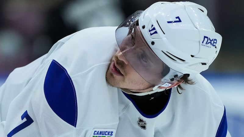 Canucks appreciate Malhotra's 'intense' approach to camp