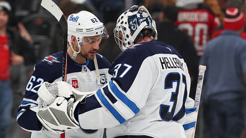 'We don't need to focus on guys who aren't here': Lowry, Niederreiter talk Hellebuyck