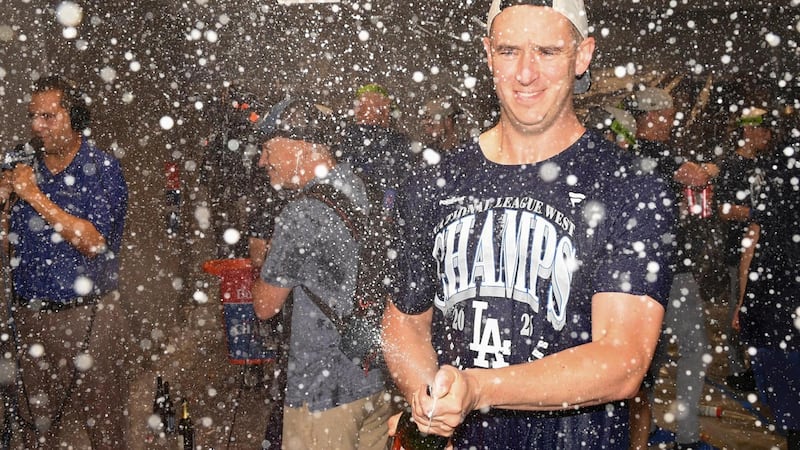 Dodgers pop champagne in clubhouse after clinching NL West