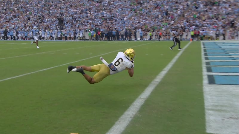 Jordan Faison makes spectacular diving catch for a Notre Dame TD