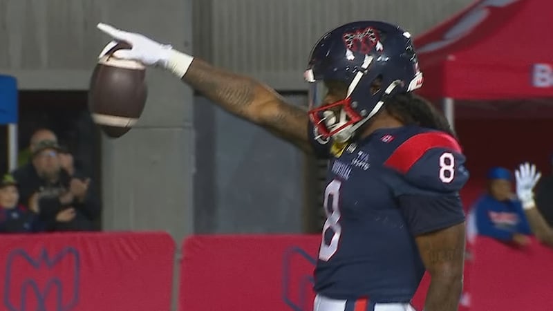 Scott walks in untouched to give Als the lead again
