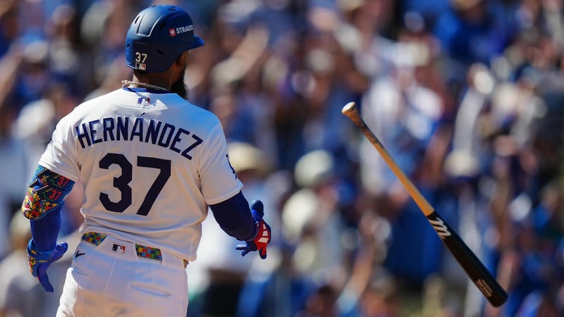 Teoscar Hernandez smashes 2-run HR to put Dodgers in front